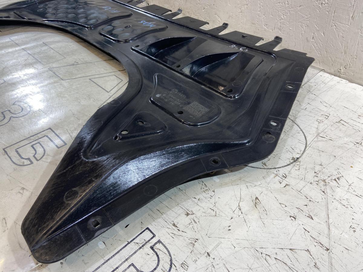 Пыльник двигателя центральный 1K0825237J Skoda Octavia II рест