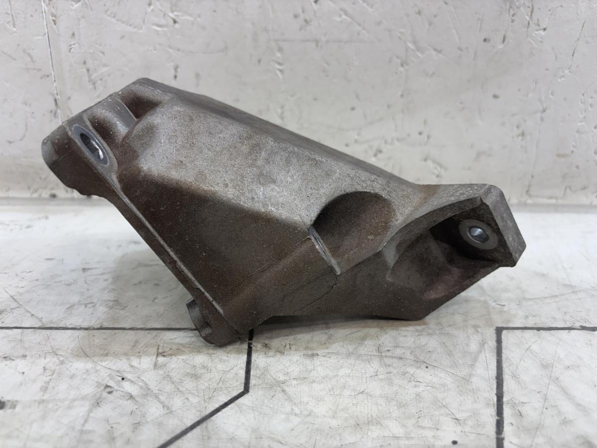 Кронштейн двигателя левый 8D0199307K Audi A4 B5