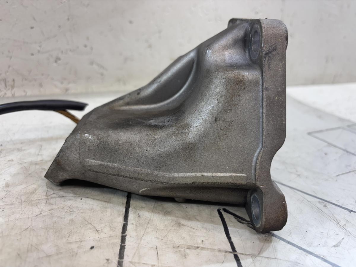 Кронштейн двигателя правый 8D0199308AD Audi A4 B5