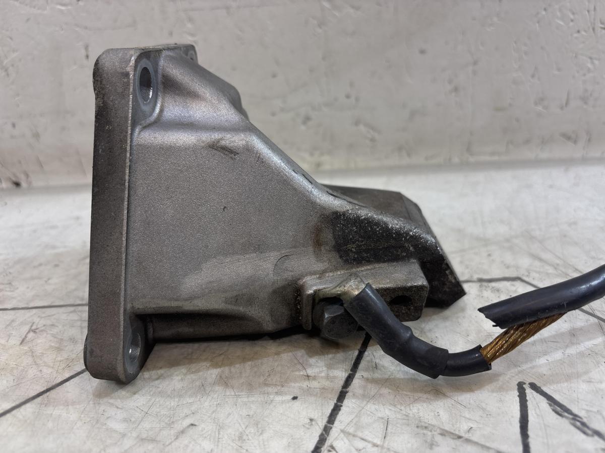 Кронштейн двигателя правый 8D0199308AD Audi A4 B5