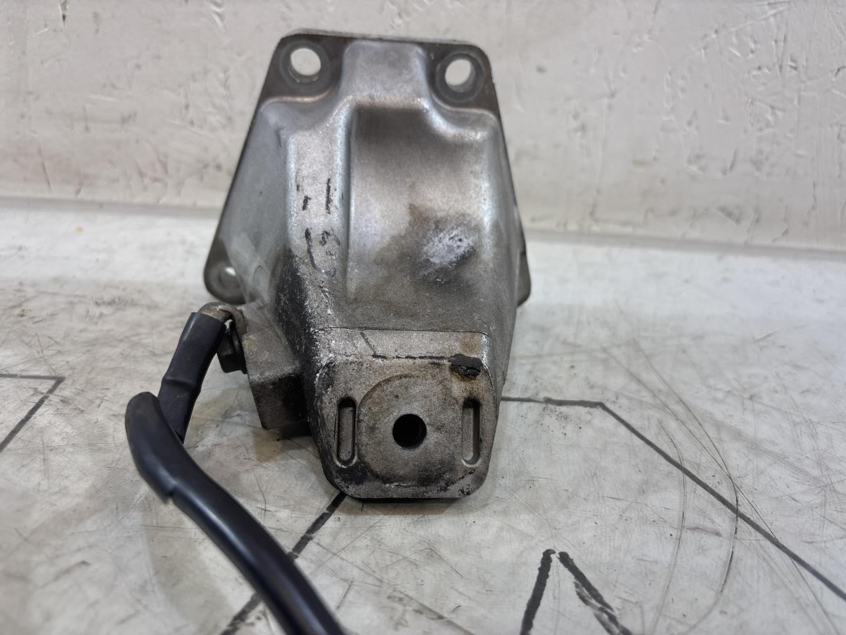 Кронштейн двигателя правый 8D0199308AD Audi A4 B5