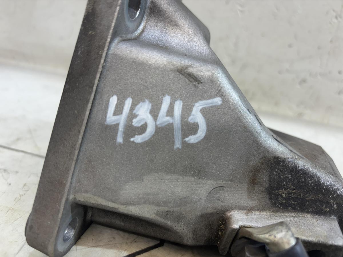 Кронштейн двигателя правый 8D0199308AD Audi A4 B5