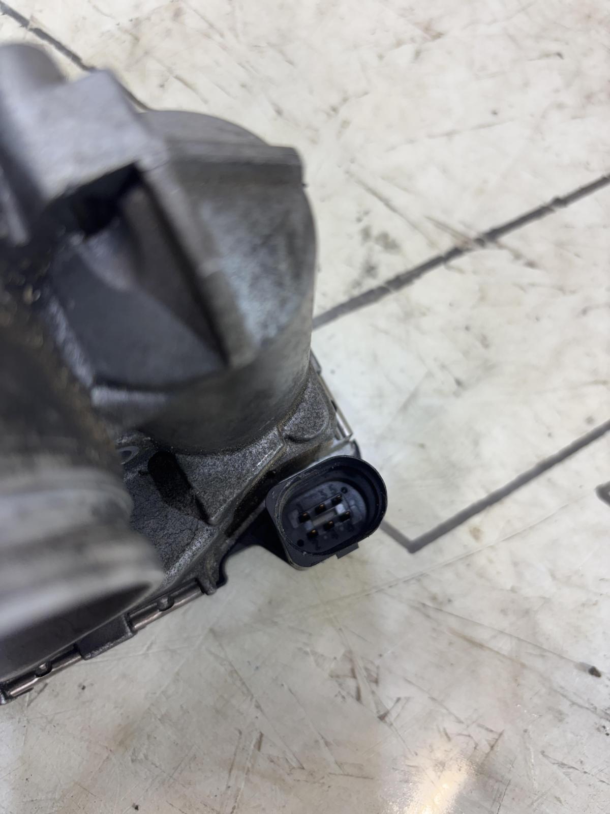 Дроссельная заслонка 078133062C 