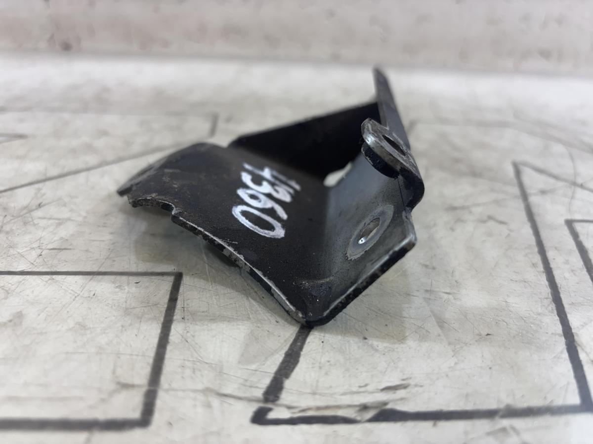 Кронштейн осушителя,правый 078133576D 