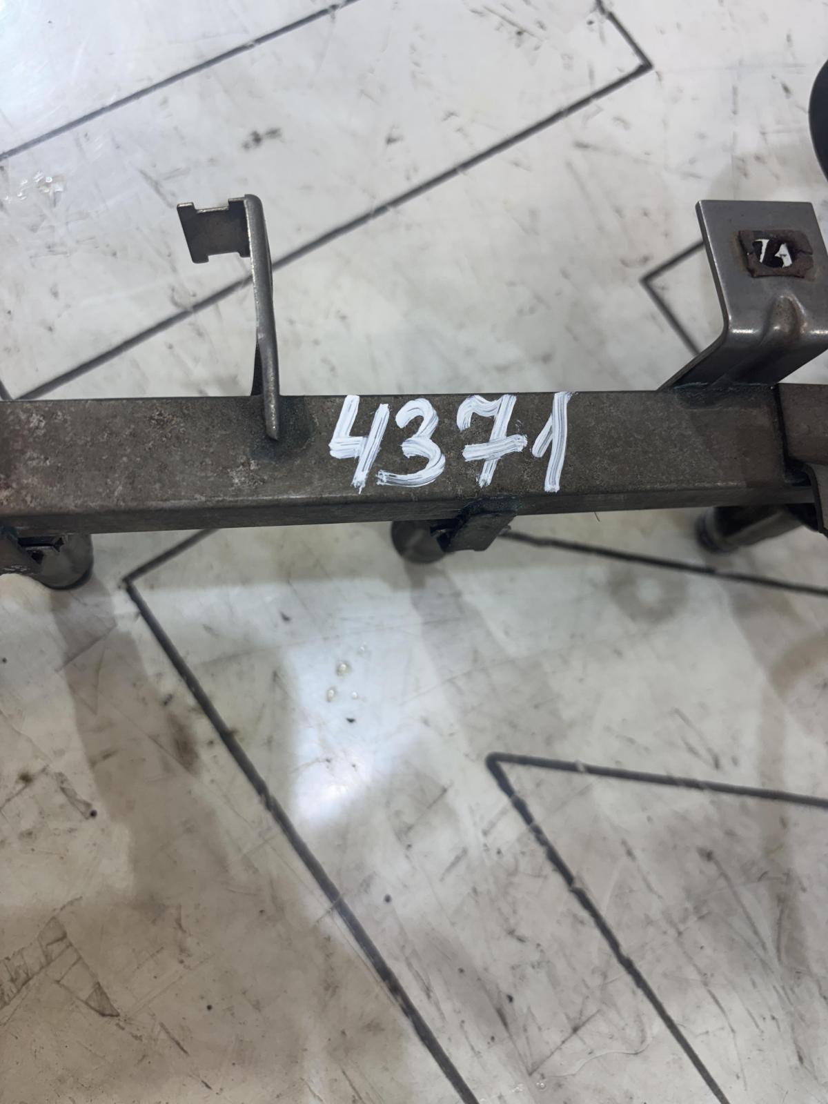 Топливная рампа 077133681L 