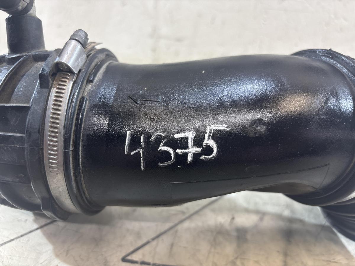 Впускной патрубок 077129627S 