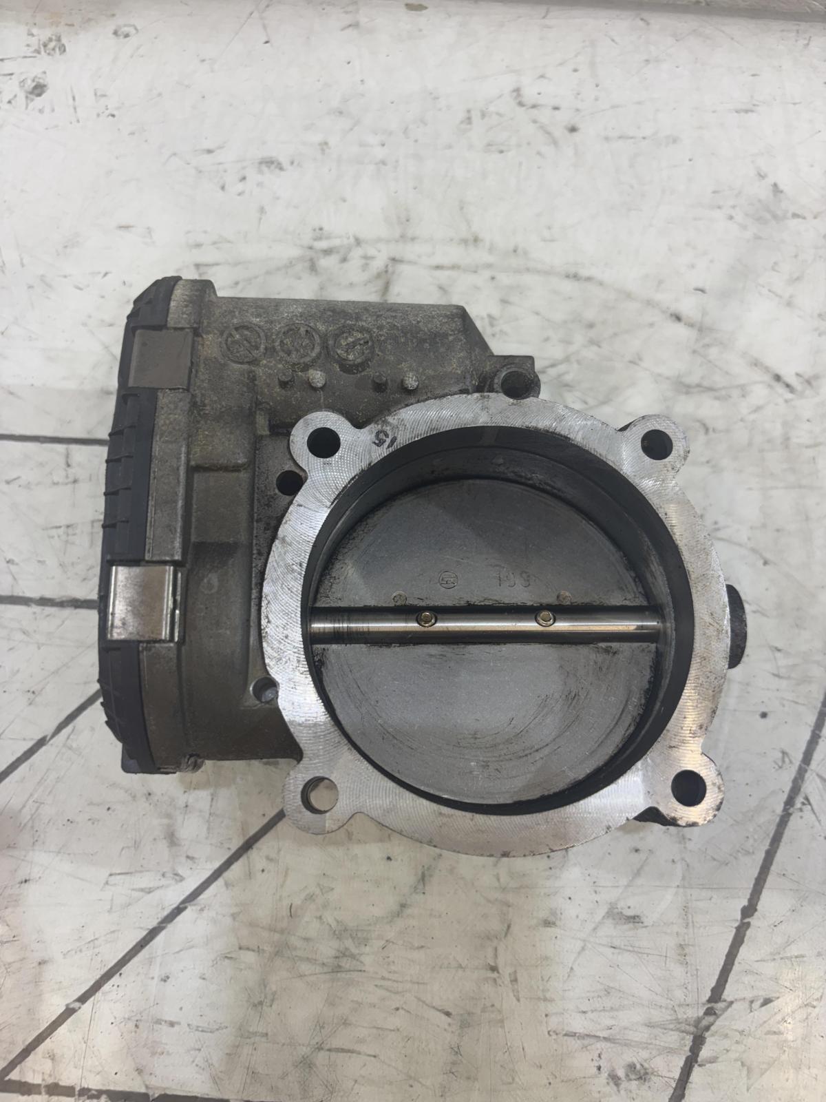 Дроссельная заслонка 077133062A 