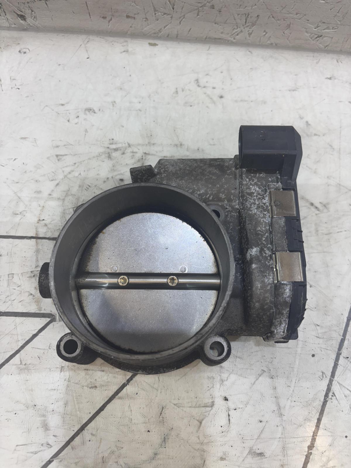 Дроссельная заслонка 077133062A 