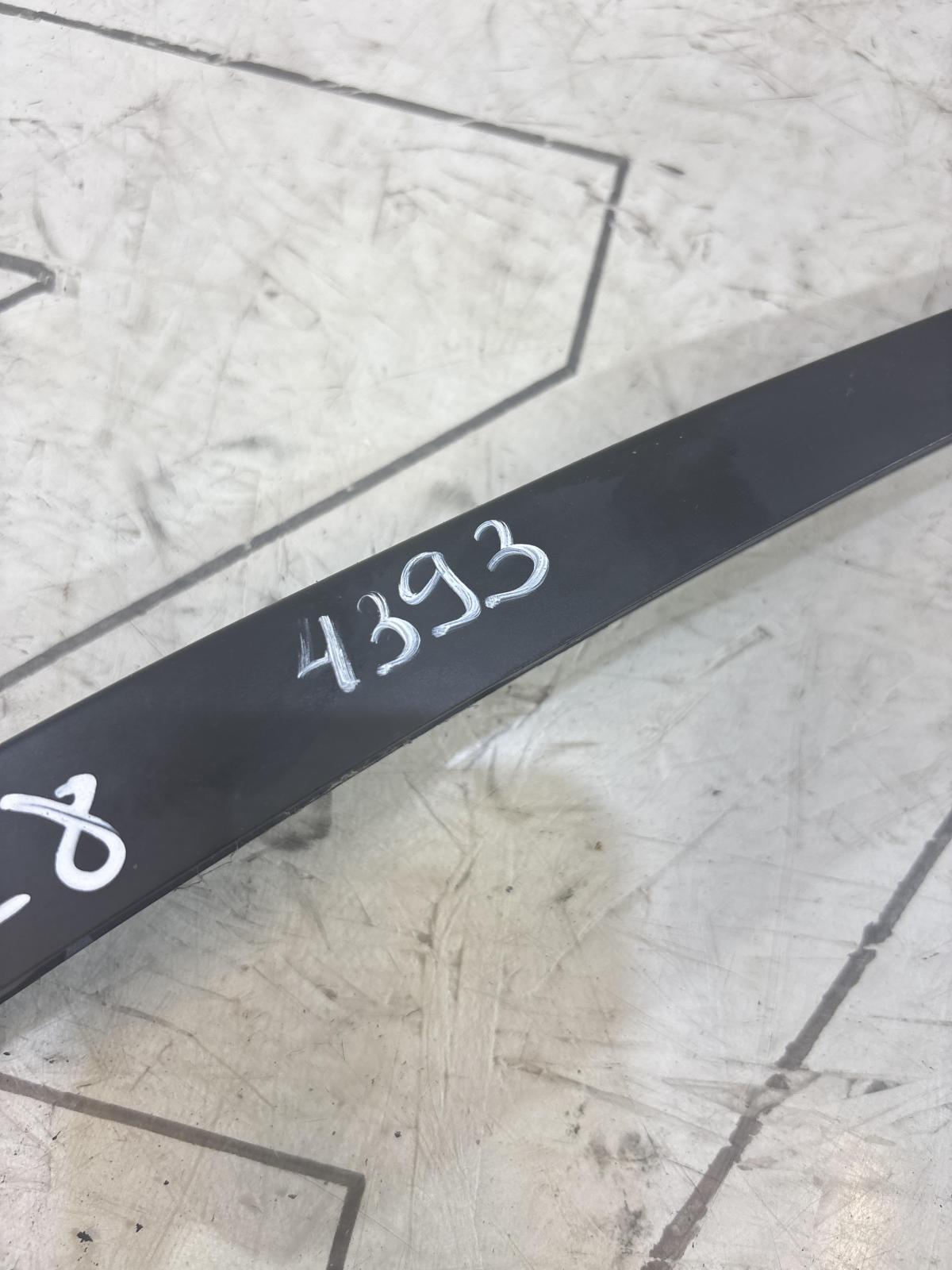 Поводок бескаркасной щётки 1T0955707A Skoda Octavia II рест