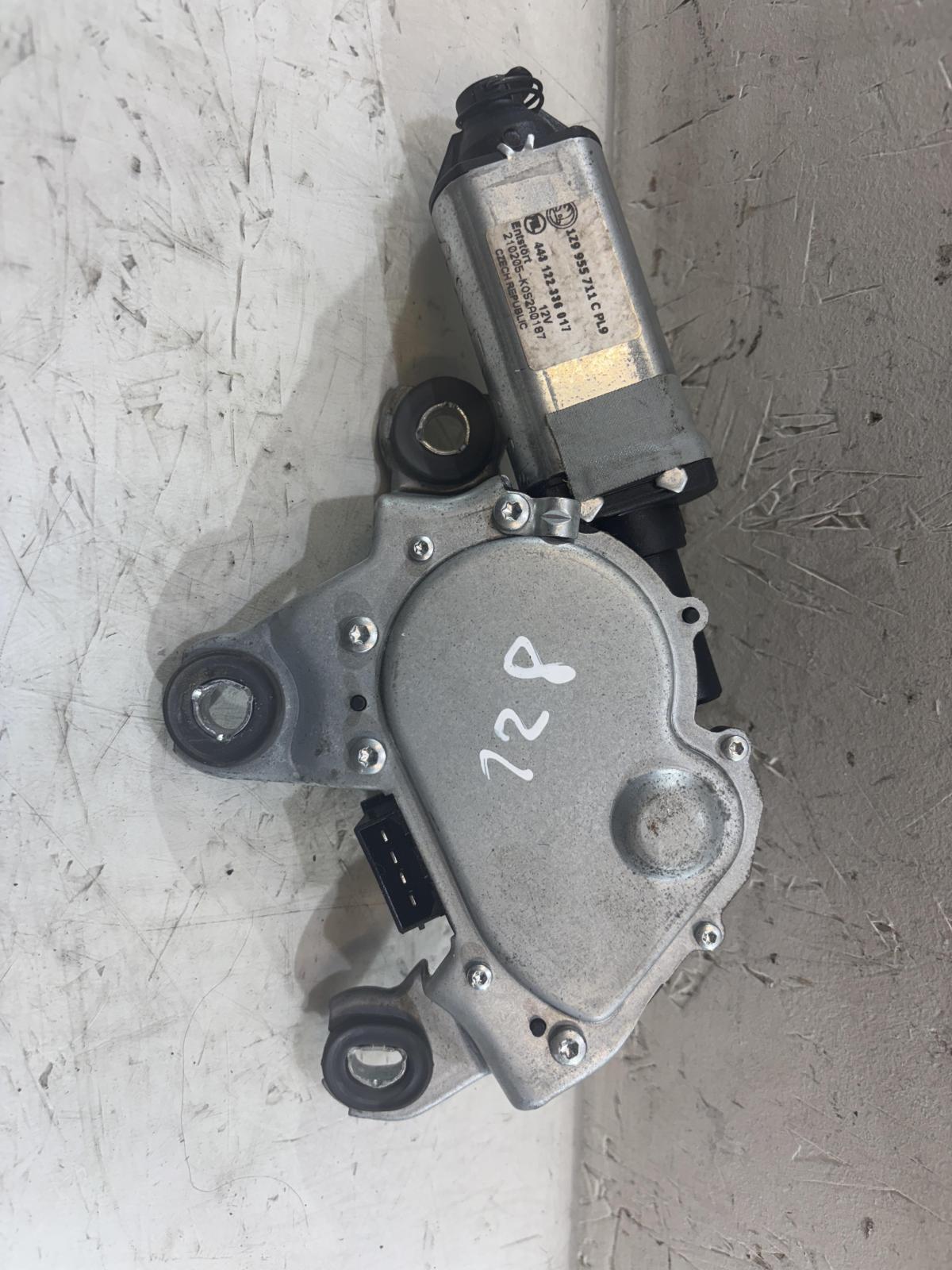 Моторчик заднего дворника 1Z9955711C Skoda Octavia II рест