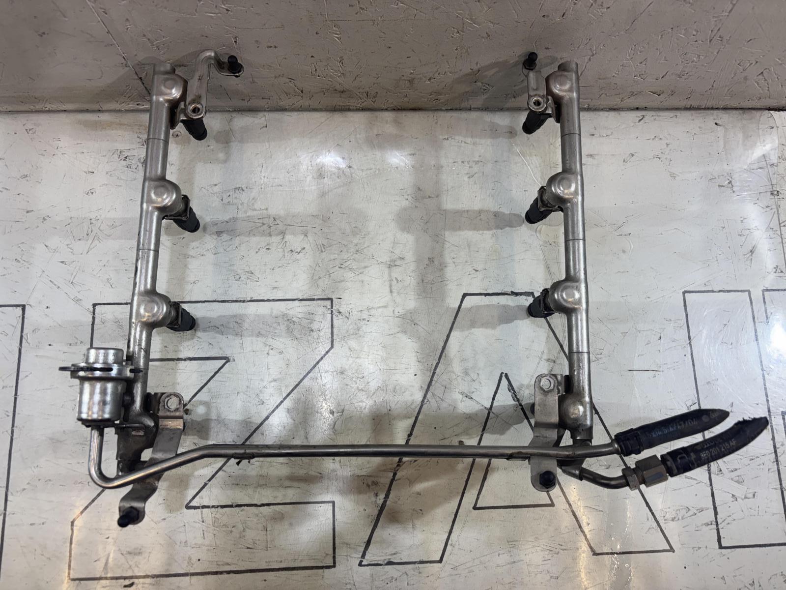 Топливная рампа 8E0201215AE Audi A4 B6 / A4 B7