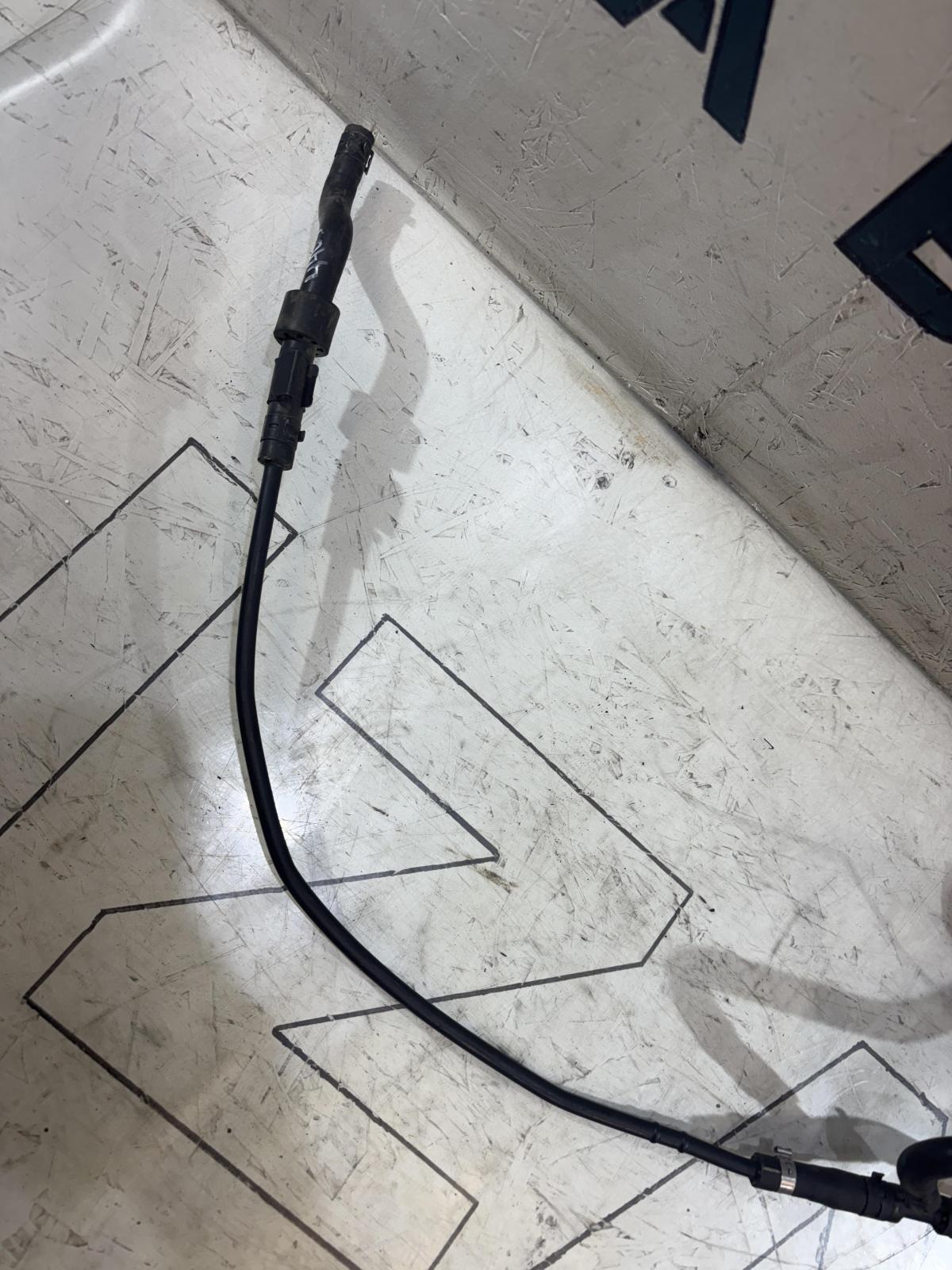 Трубка масляного радиатора 8E0121107P