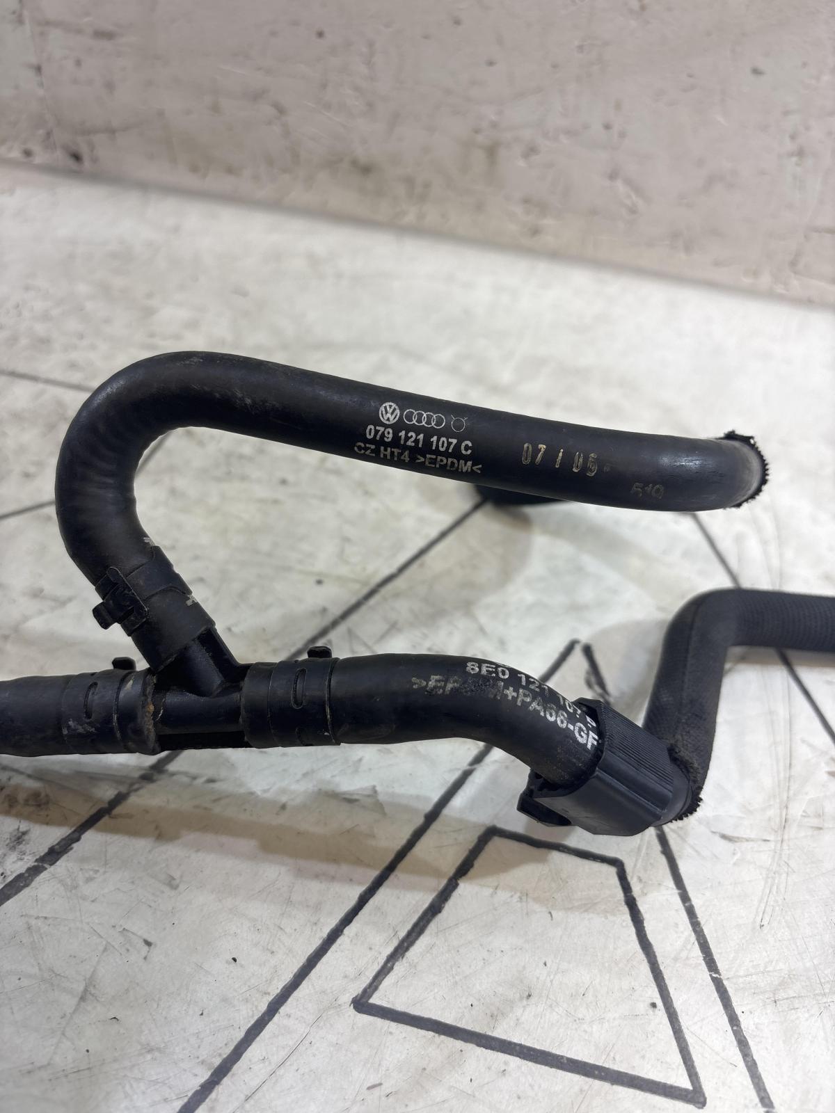 Трубка масляного радиатора 8E0121107P