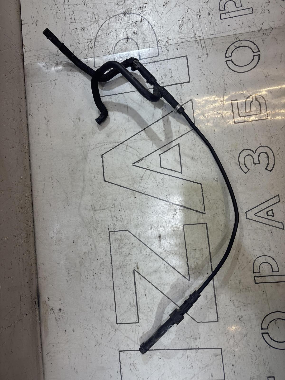 Трубка масляного радиатора 8E0121107P