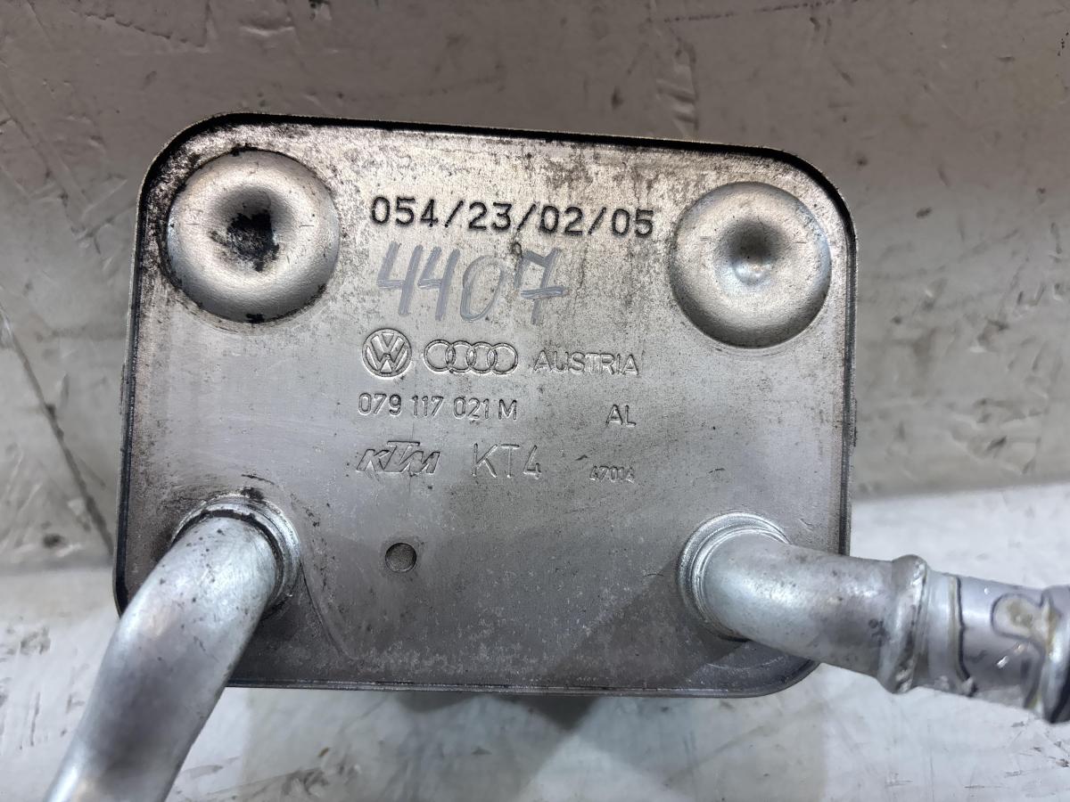 Масляный радиатор 079117021M 