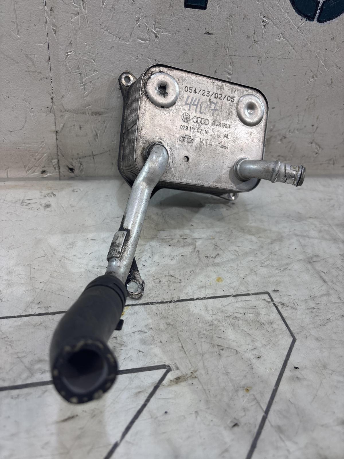 Масляный радиатор 079117021M 