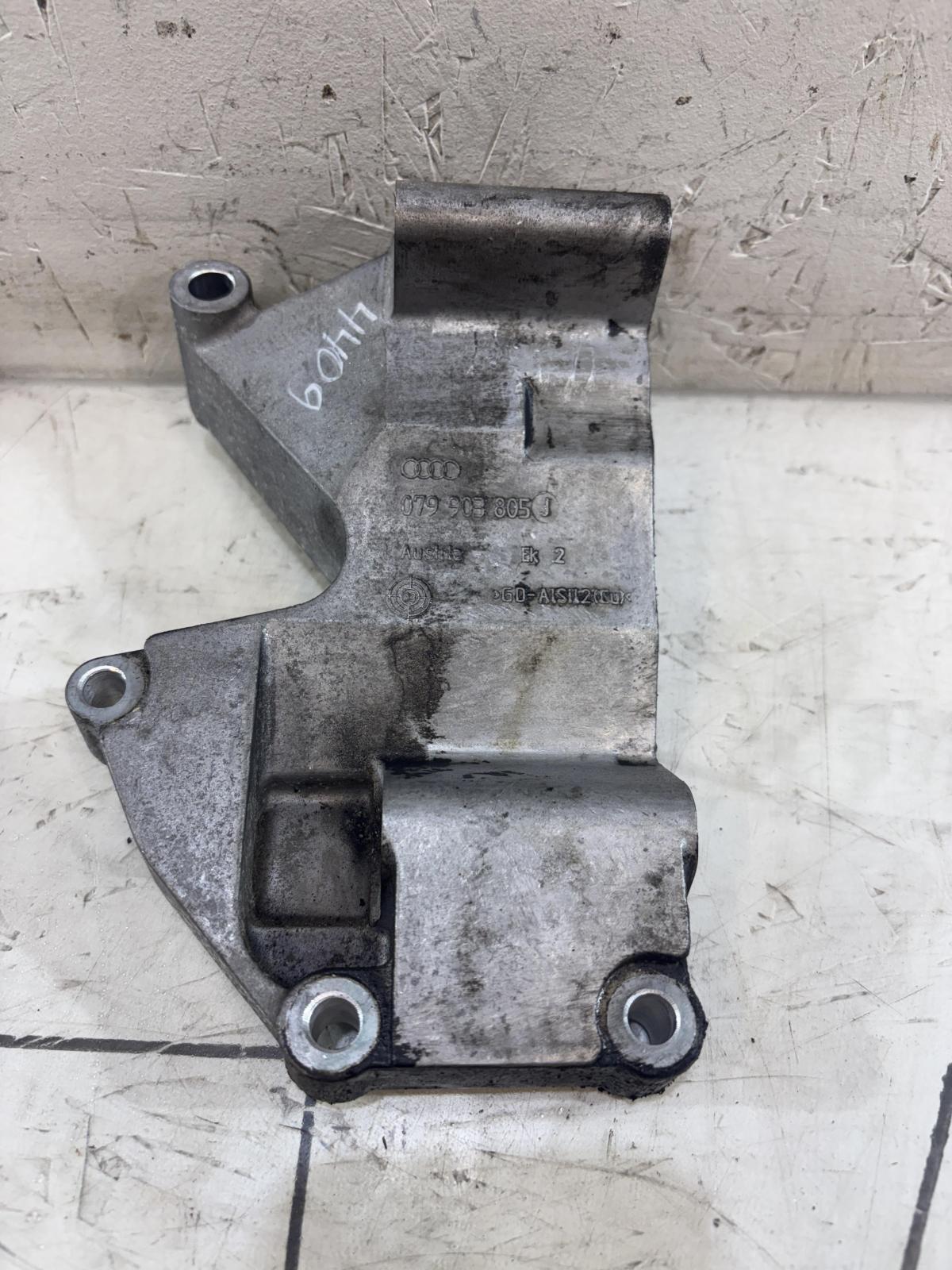 Кронштейн генератора 079903805J 