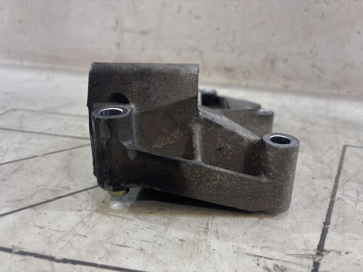 Кронштейн генератора 079903805J 