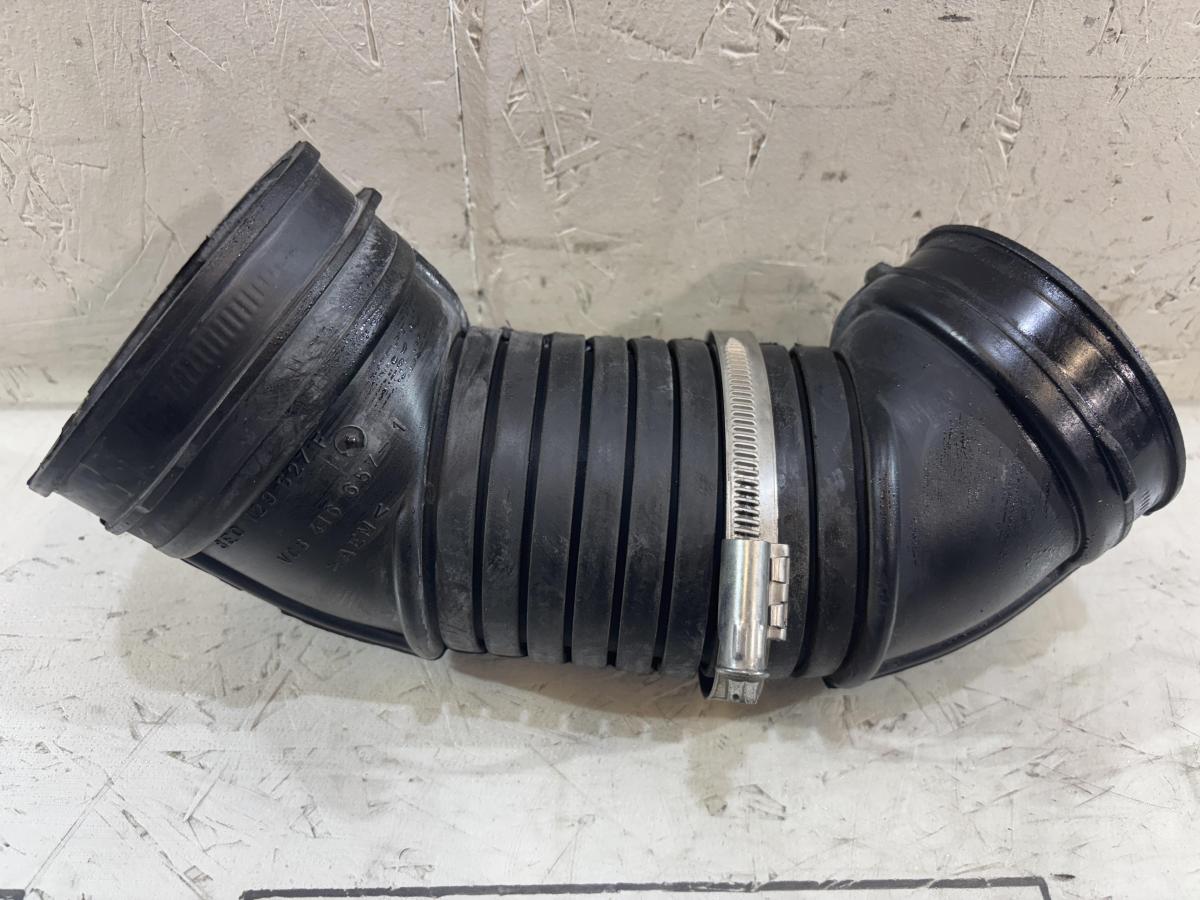 Шланг забора воздуха 8E0129627F Audi A4 B6 / A4 B7