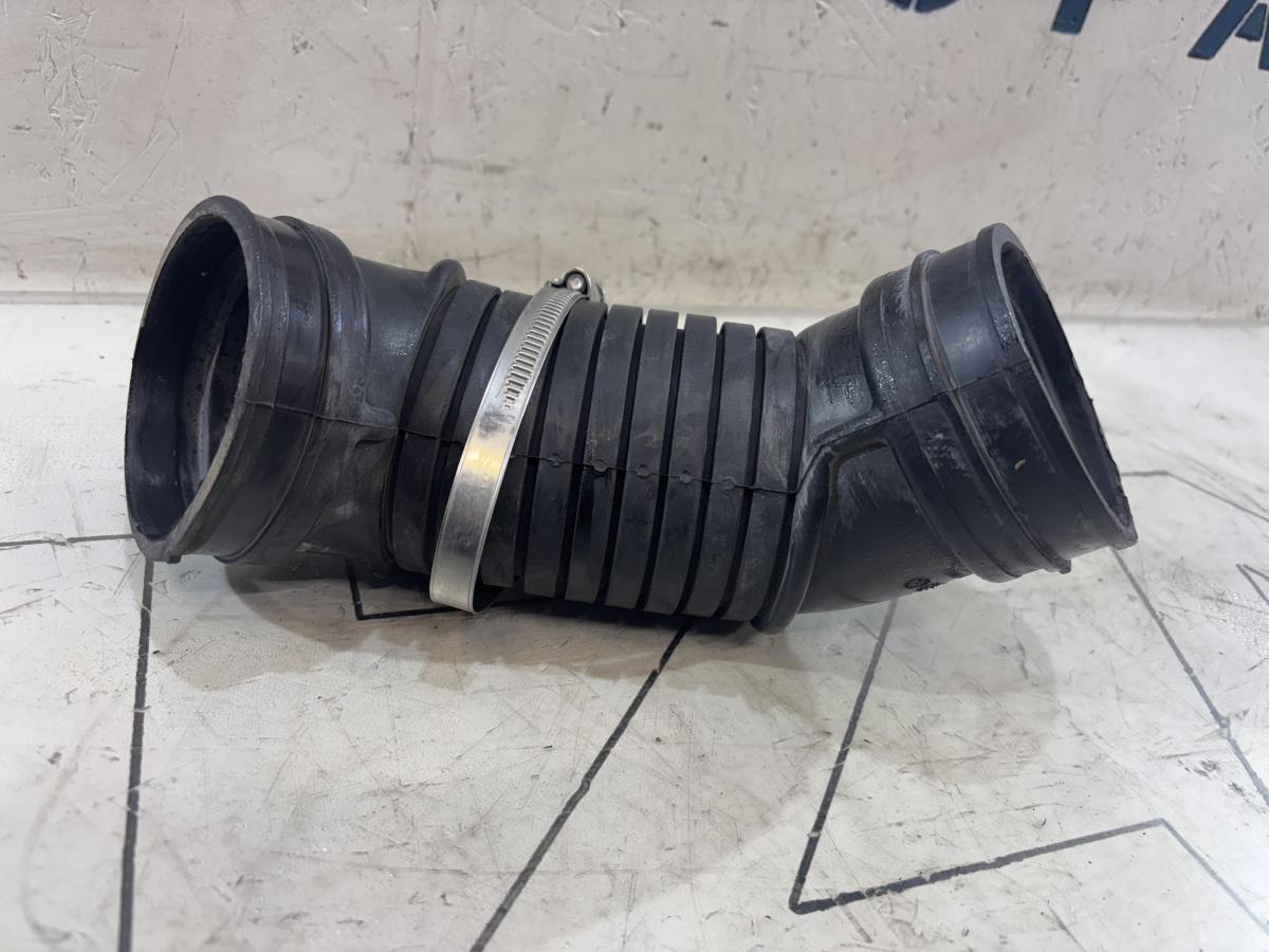 Шланг забора воздуха 8E0129627F Audi A4 B6 / A4 B7