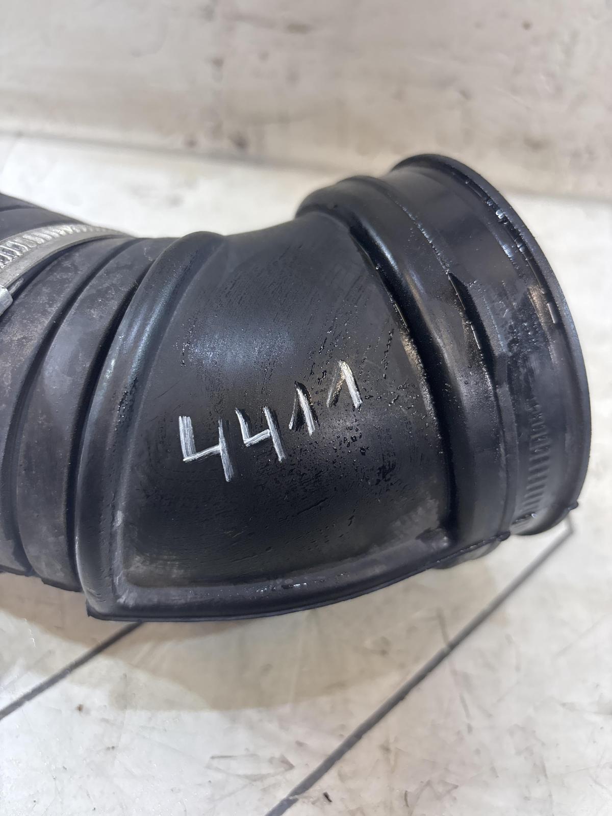 Шланг забора воздуха 8E0129627F Audi A4 B6 / A4 B7