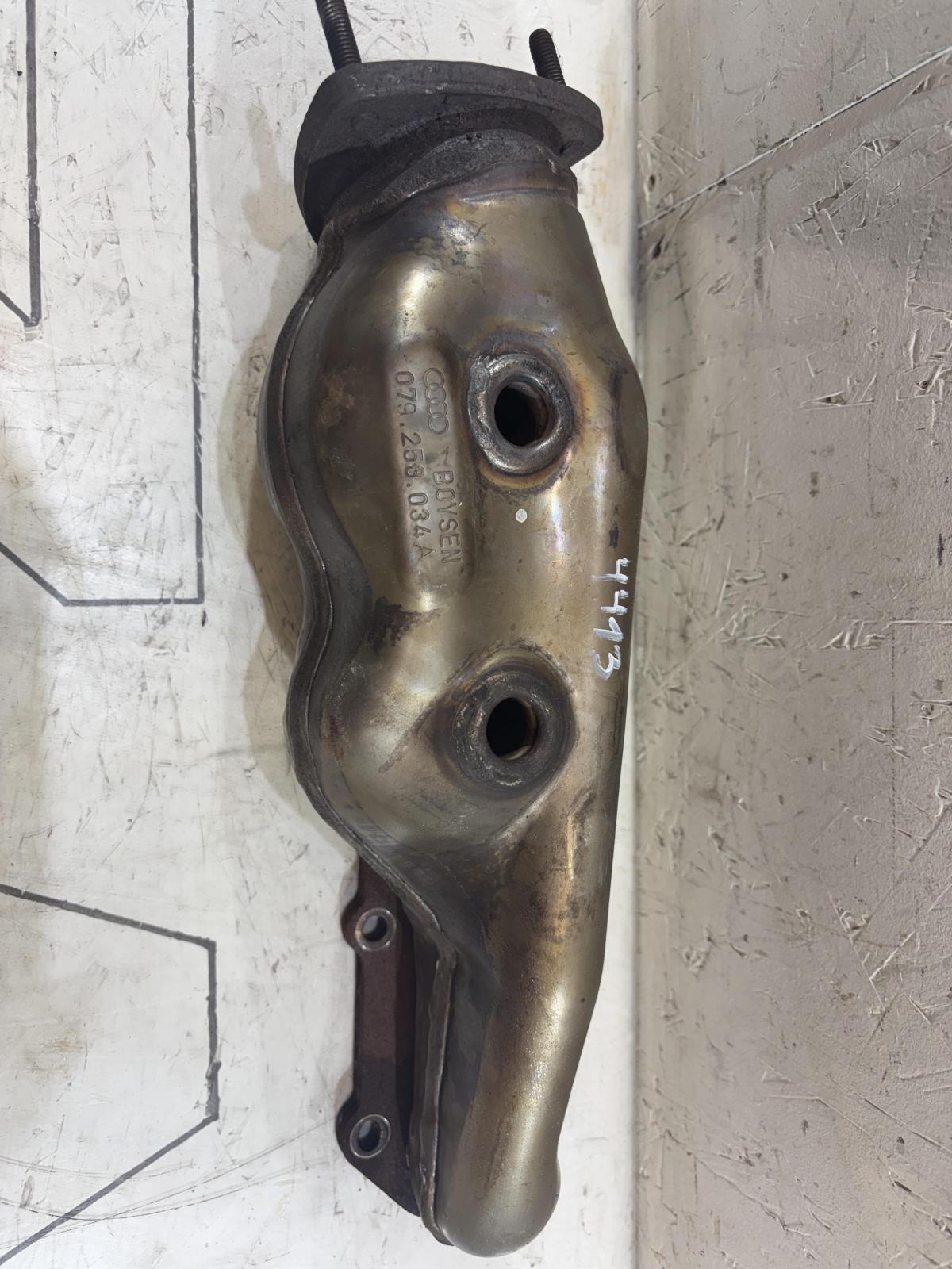 Коллектор выпускной 079253034A 