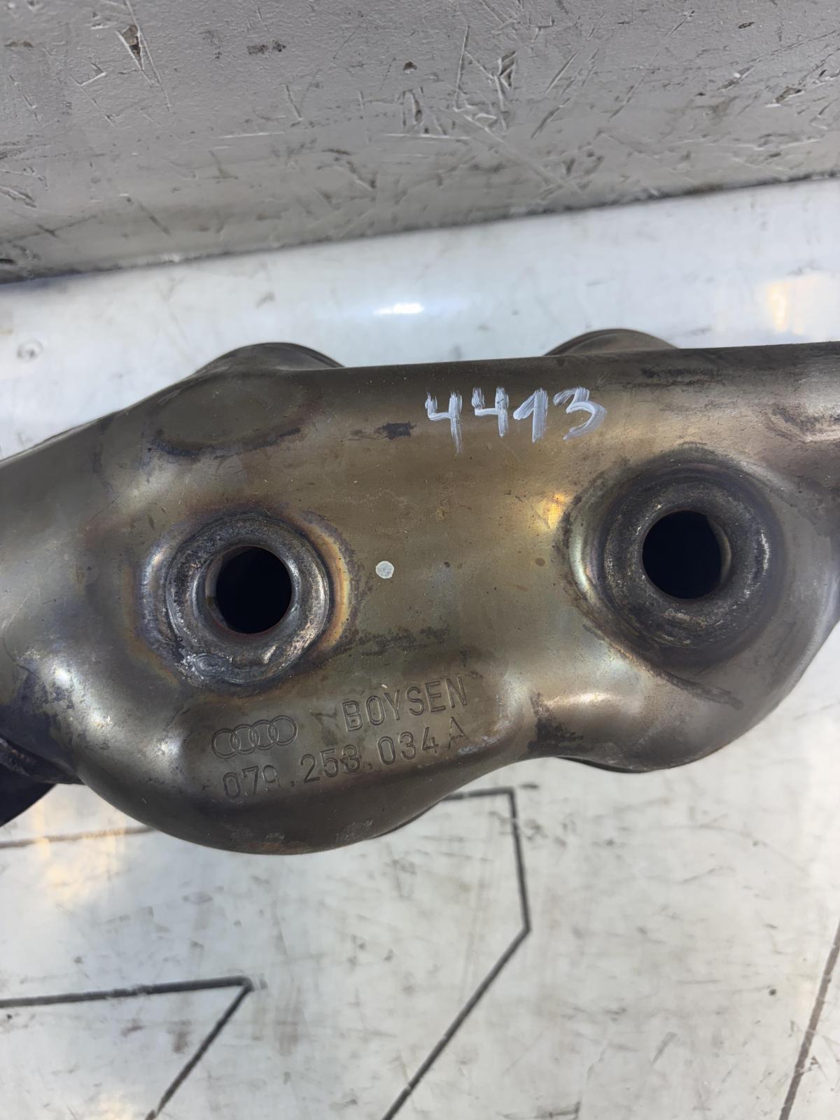 Коллектор выпускной 079253034A 