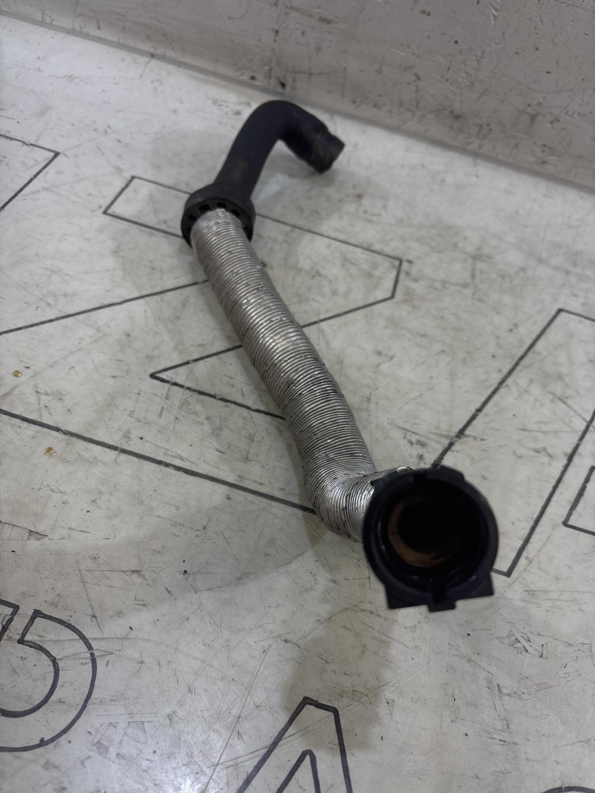 шланг трубки радиатора 5N0122157AG Skoda Octavia RS II