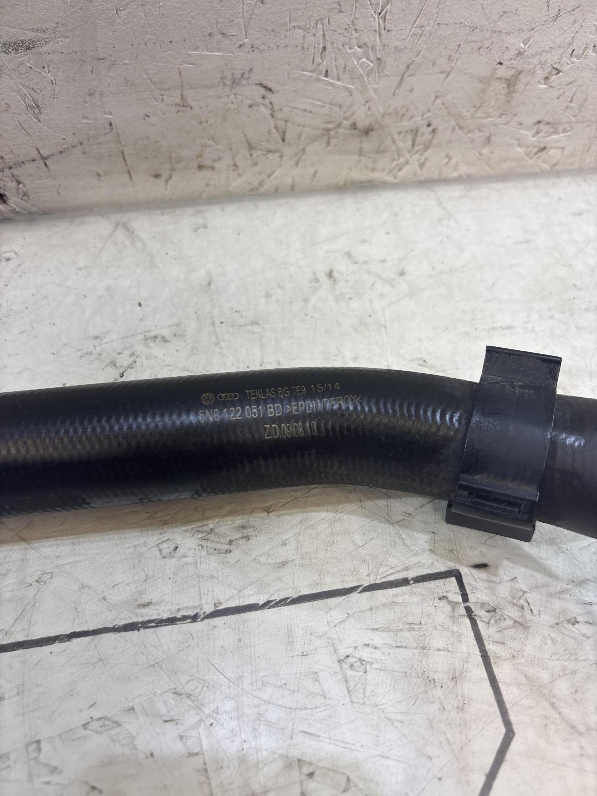 Патрубок охлаждения нижний 5N0122051BD Skoda Octavia RS II