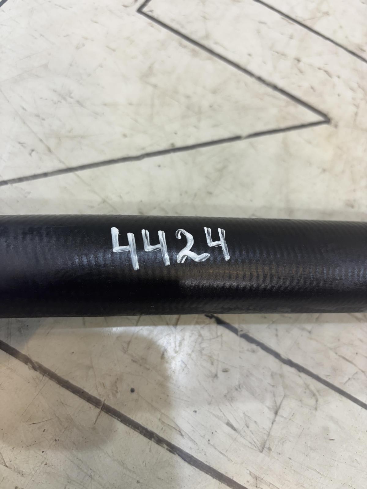 Патрубок охлаждения нижний 5N0122051BD Skoda Octavia RS II