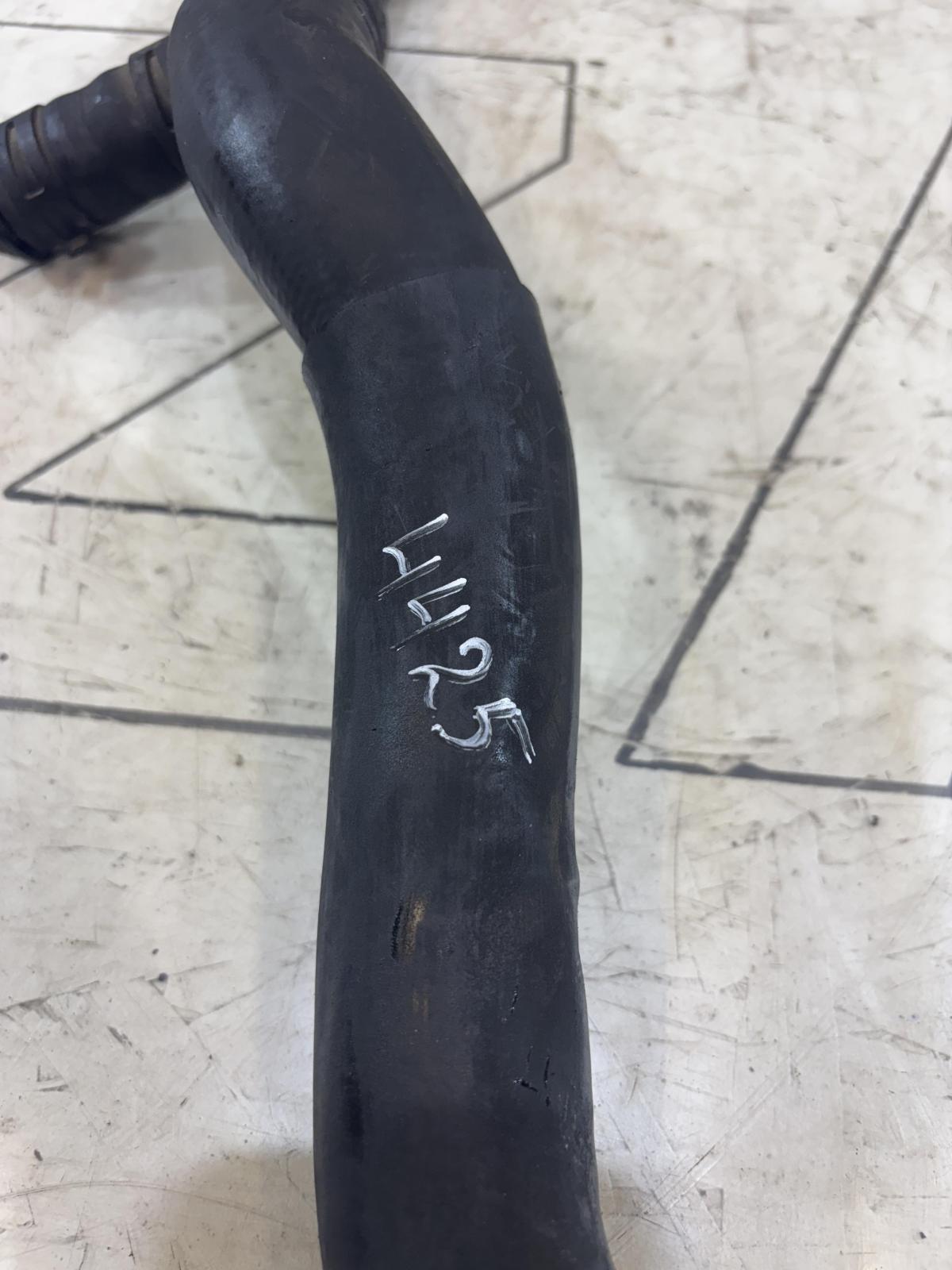 Патрубок 3B0122291L Skoda Octavia RS II