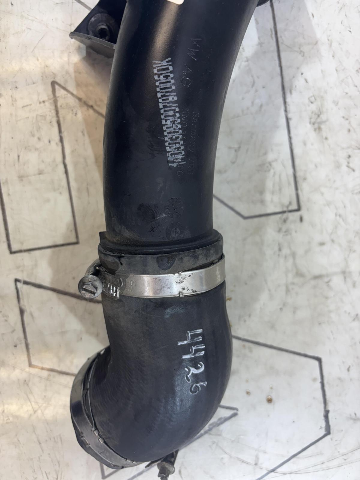 Воздушный трубопровод 5N0145770G Skoda Octavia RS II