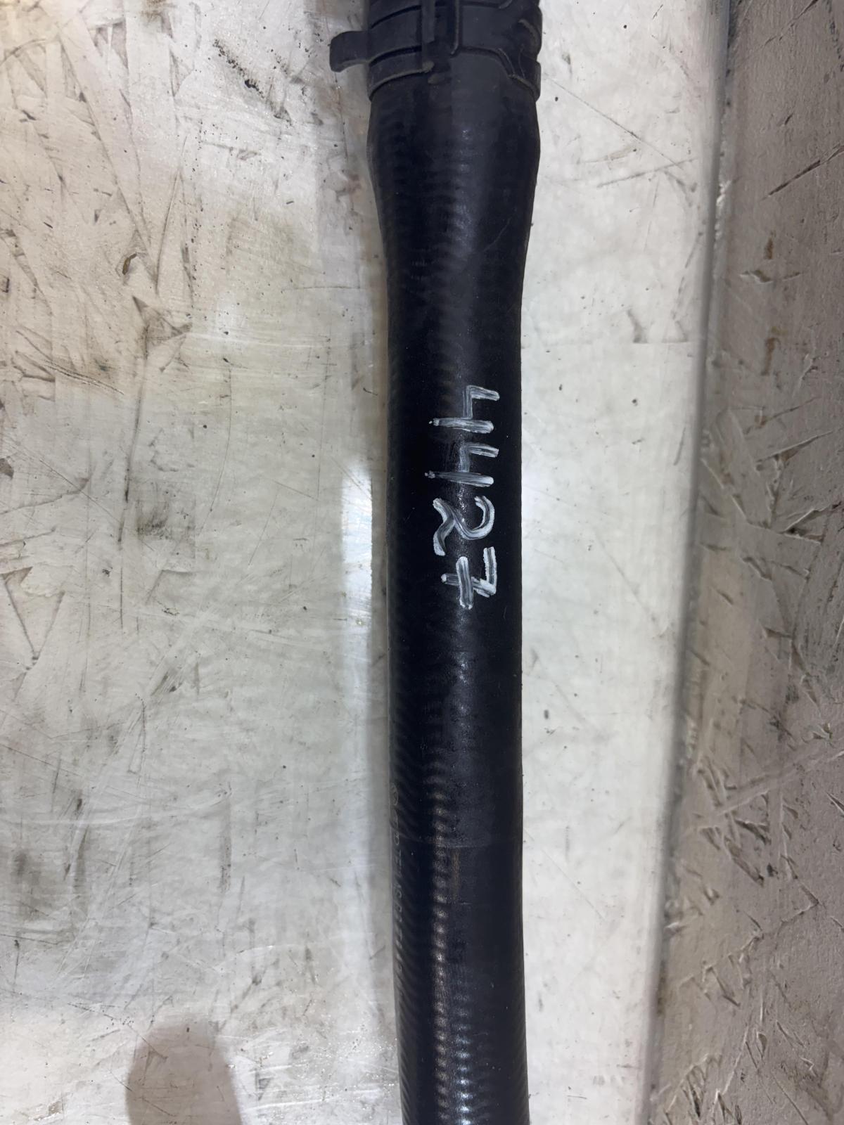 Патрубок системы охлаждения 5N0122101R Skoda Octavia RS II