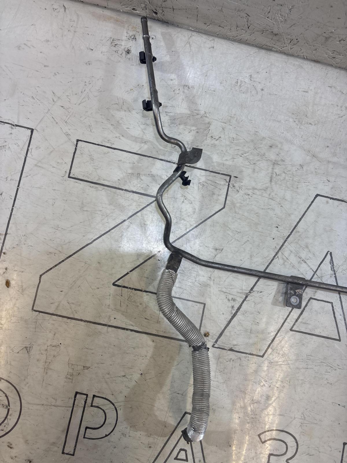 Трубопровод системы охлаждения 06J121075F Skoda Octavia RS II