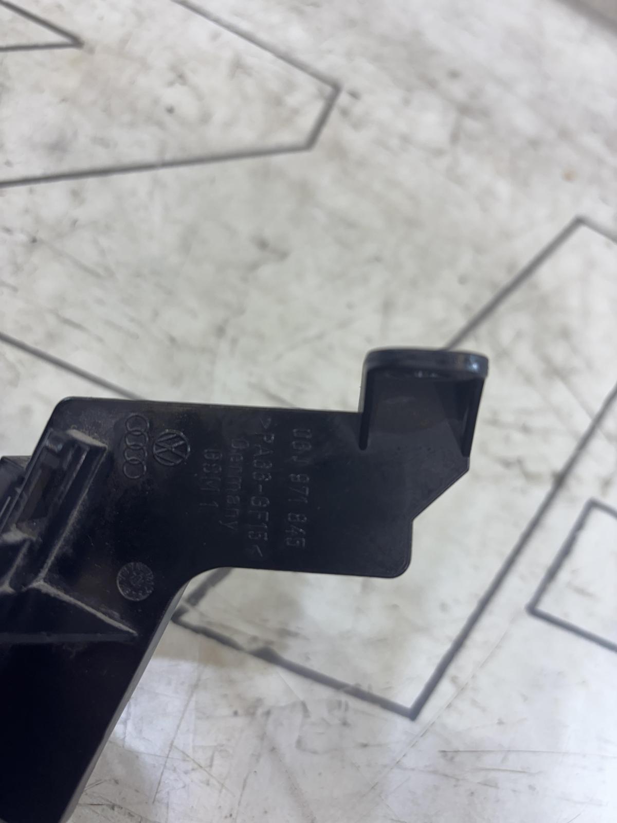 Кронштейн держателя провода 06J971845 Skoda Octavia RS II