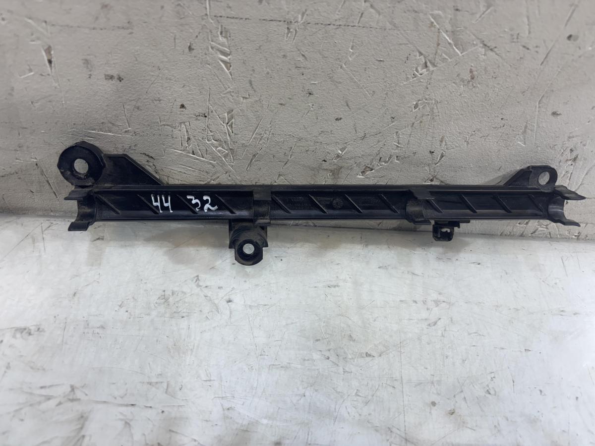 Держатель шланга 06J133519A Skoda Octavia RS II