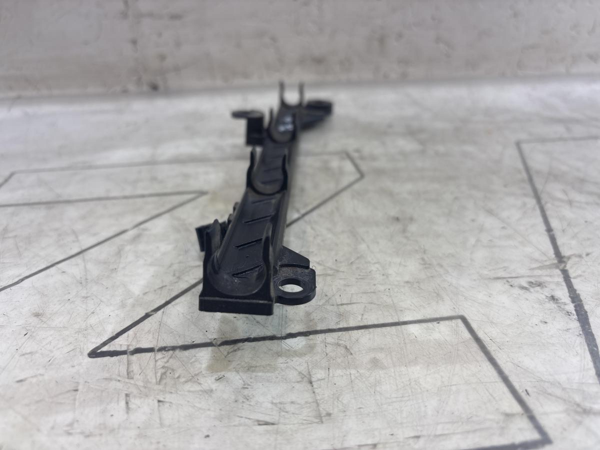 Держатель шланга 06J133519A Skoda Octavia RS II