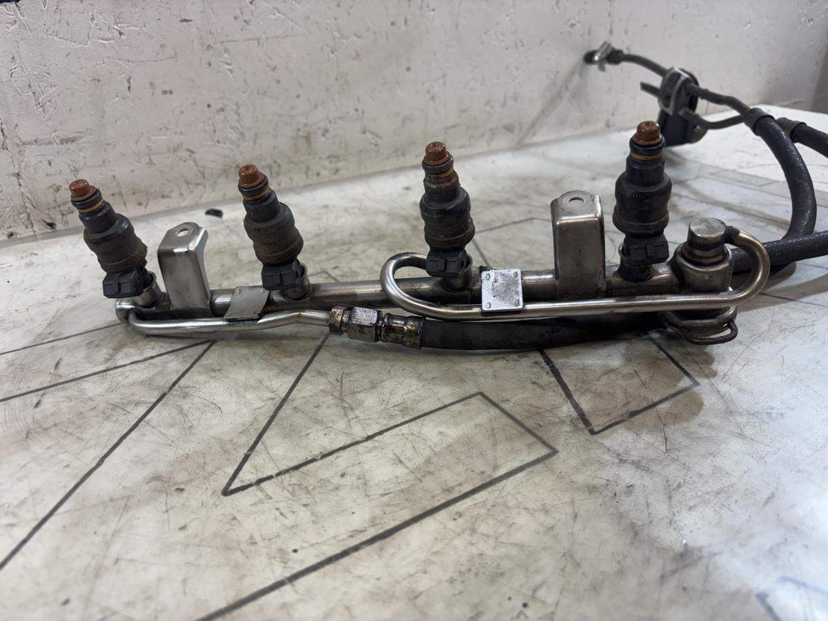 Топливная рампа 058133681