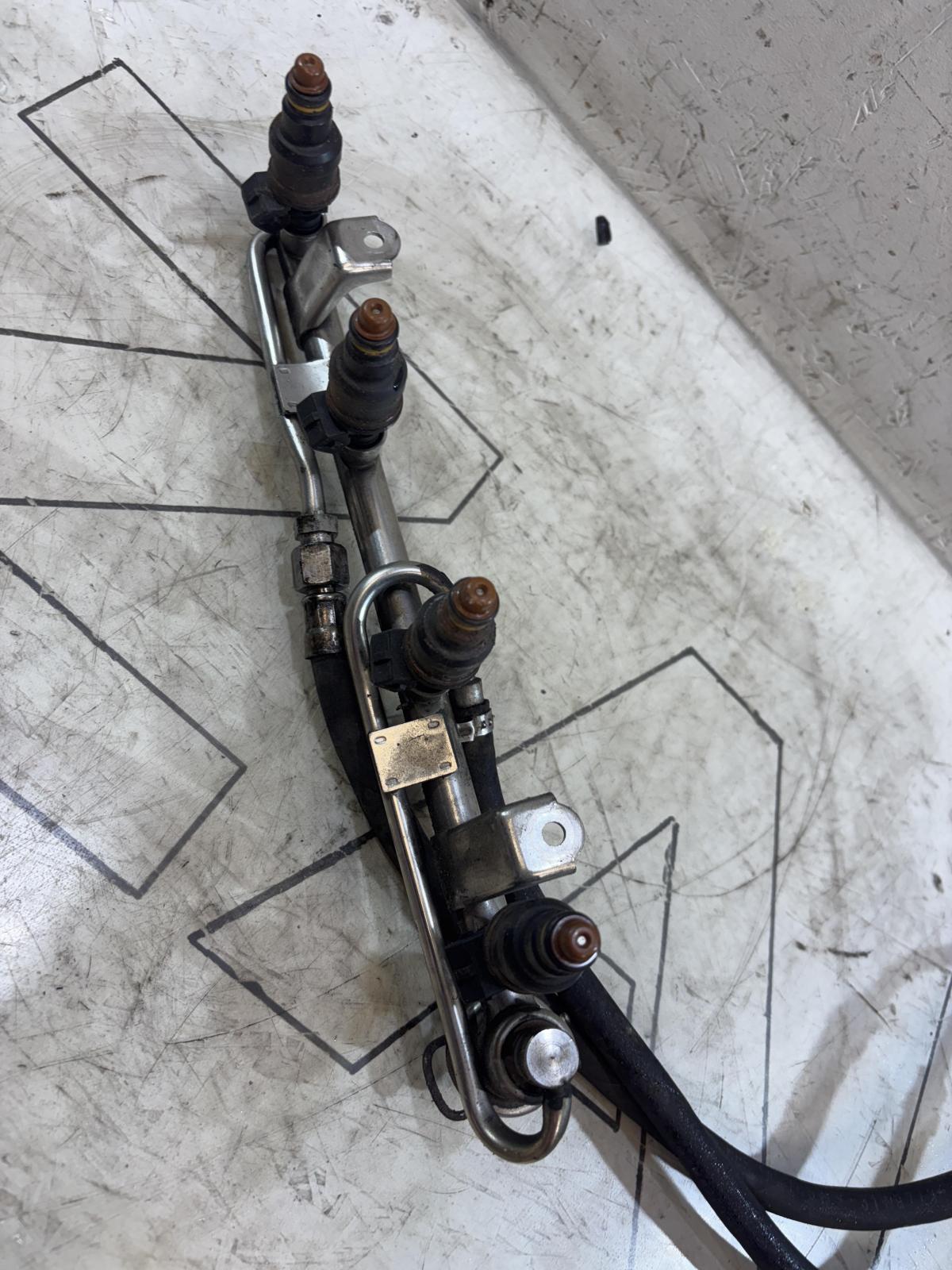 Топливная рампа 058133681