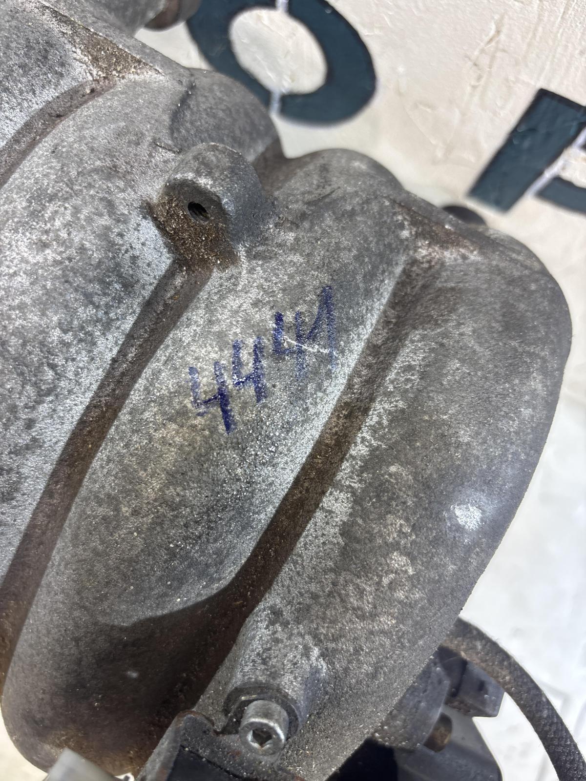 Коллектор впускной 058133213 