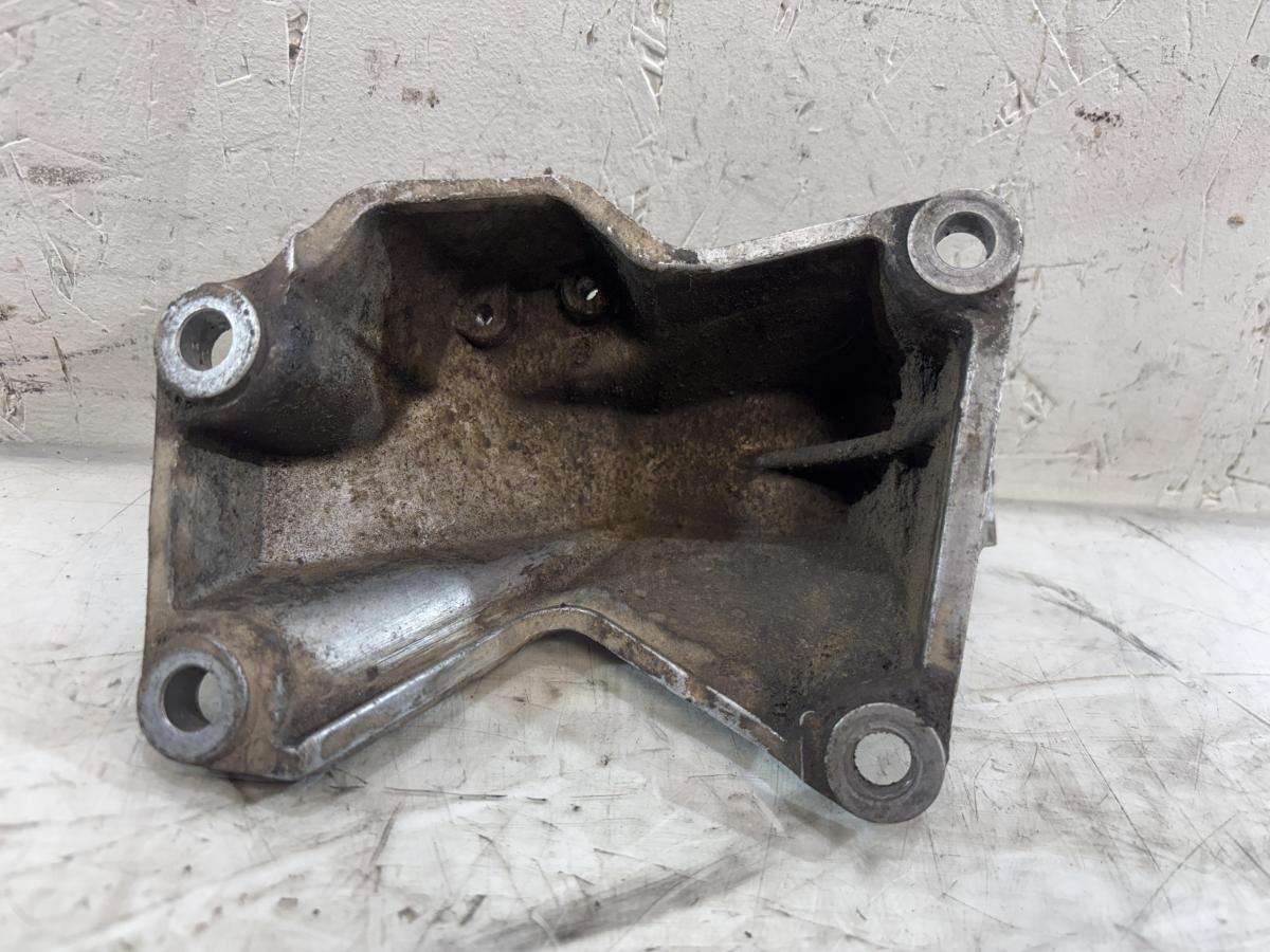 Кронштейн АКПП левый 4A0399113D Audi A6 C4