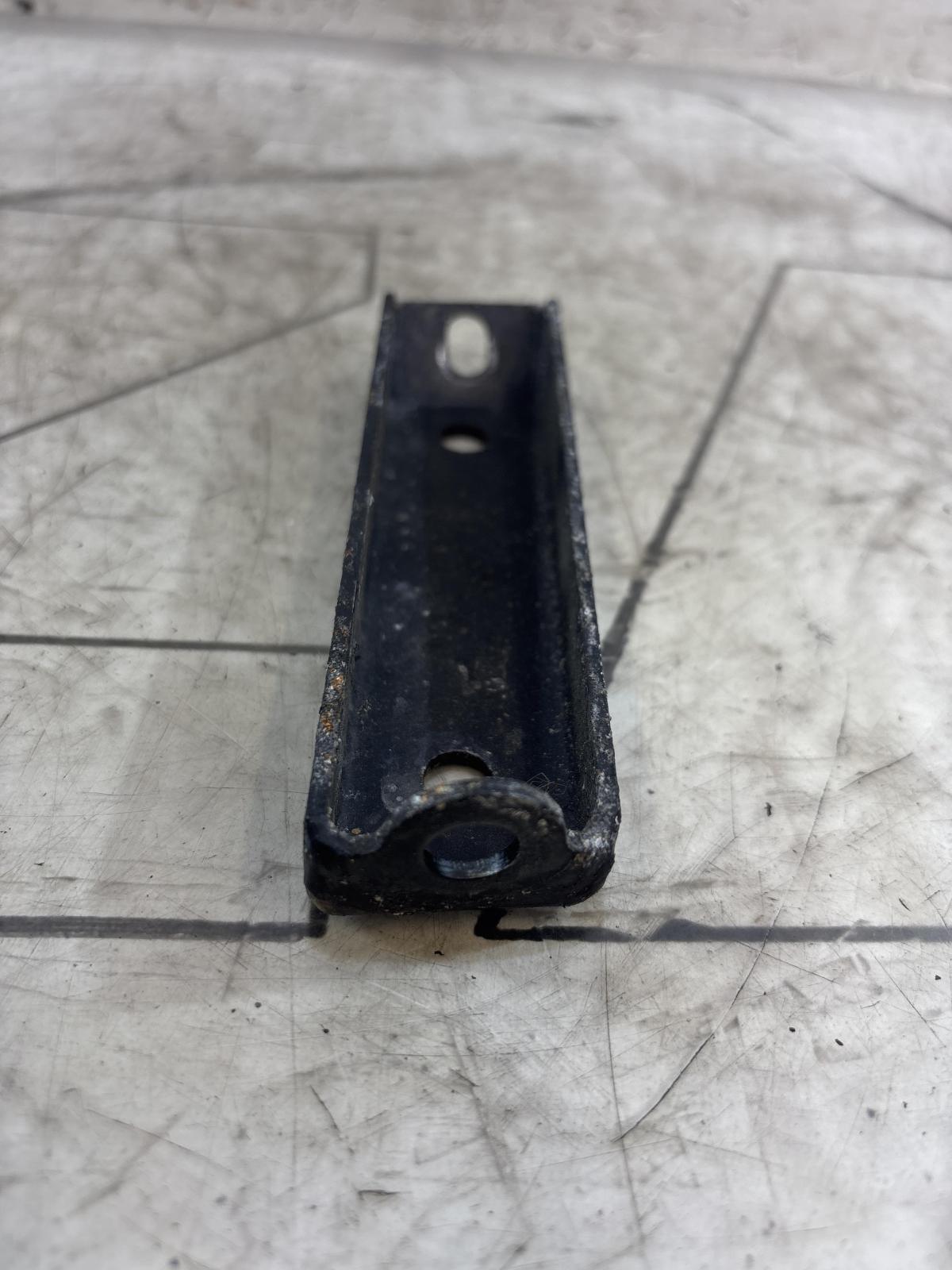 Кронштейн коллектора 058129723F 