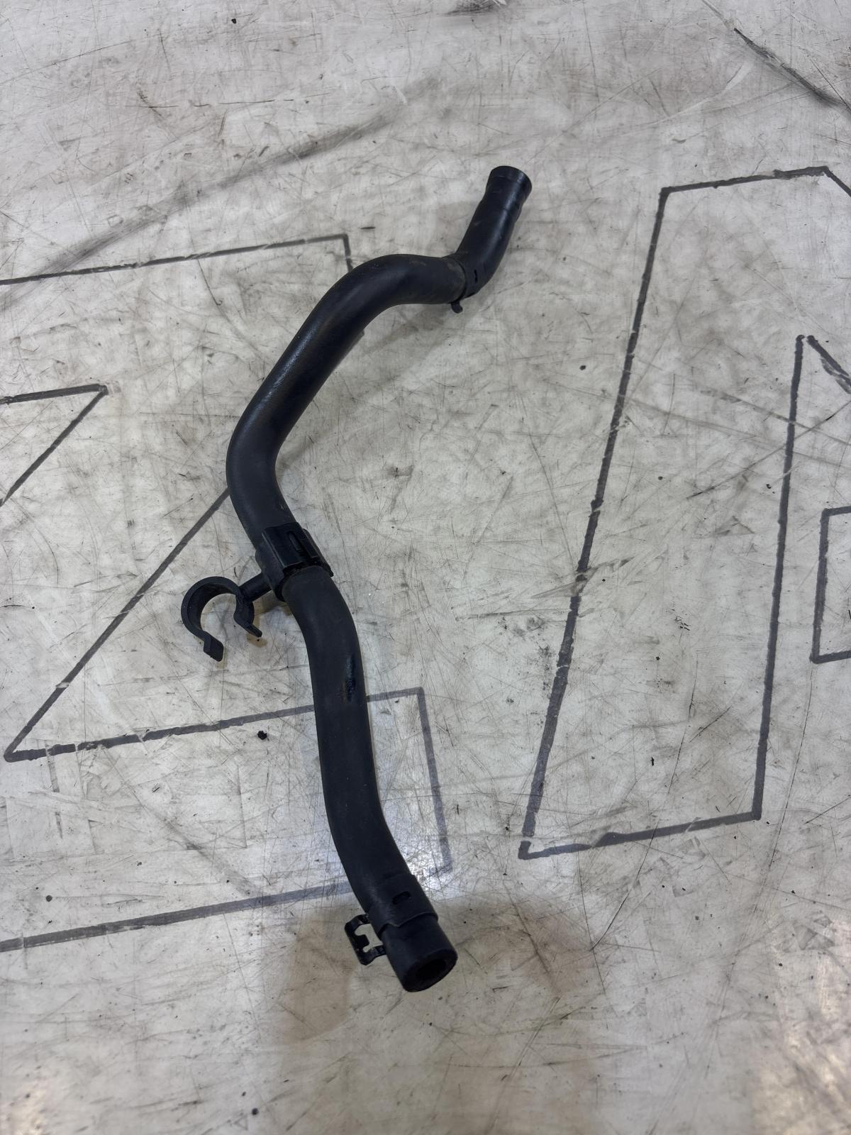 Шланг системы охлаждения 5N0122447J Volkswagen Tiguan