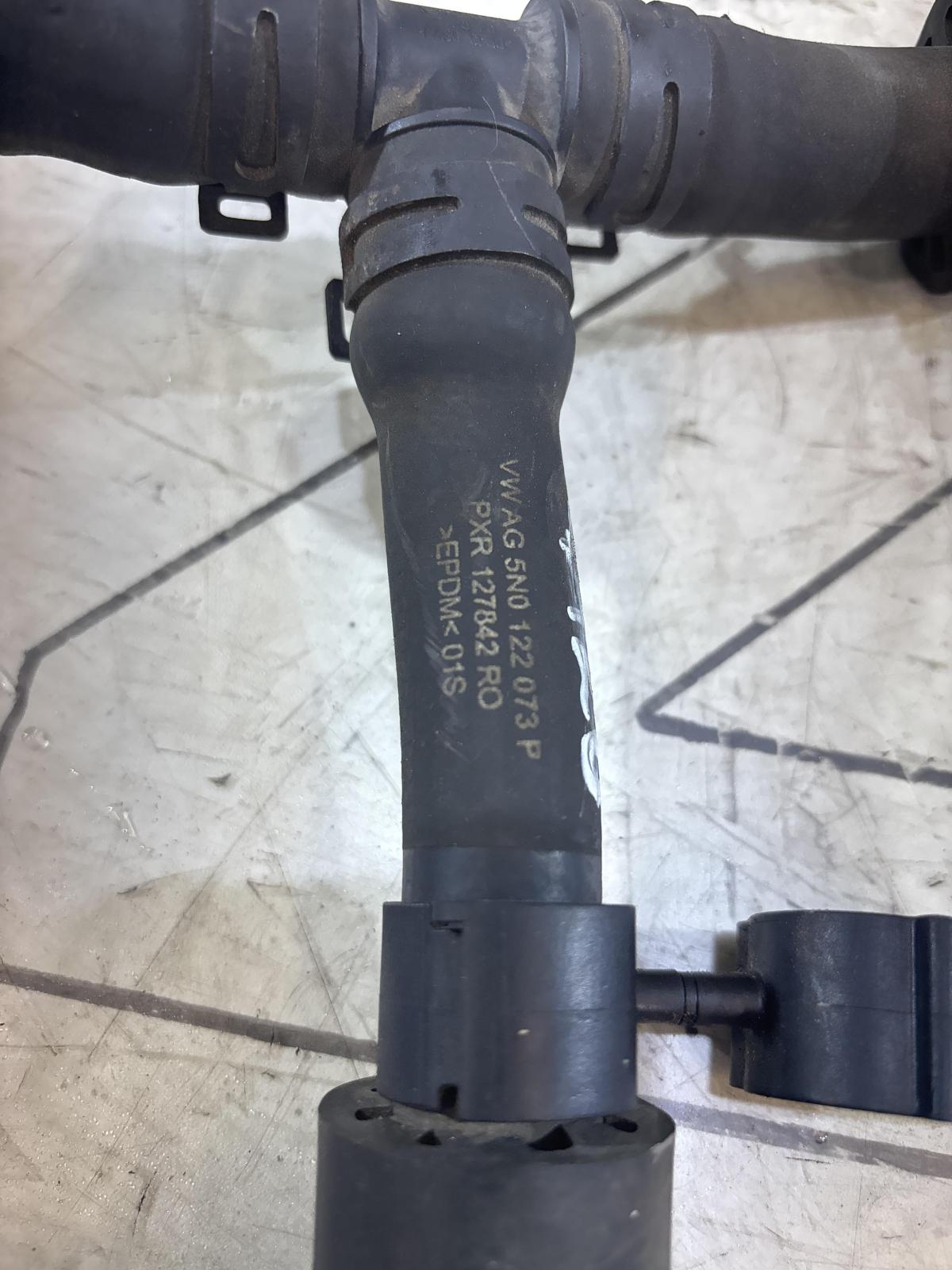 Шланг охлаждающей жидкости 5N0122073P Volkswagen Tiguan