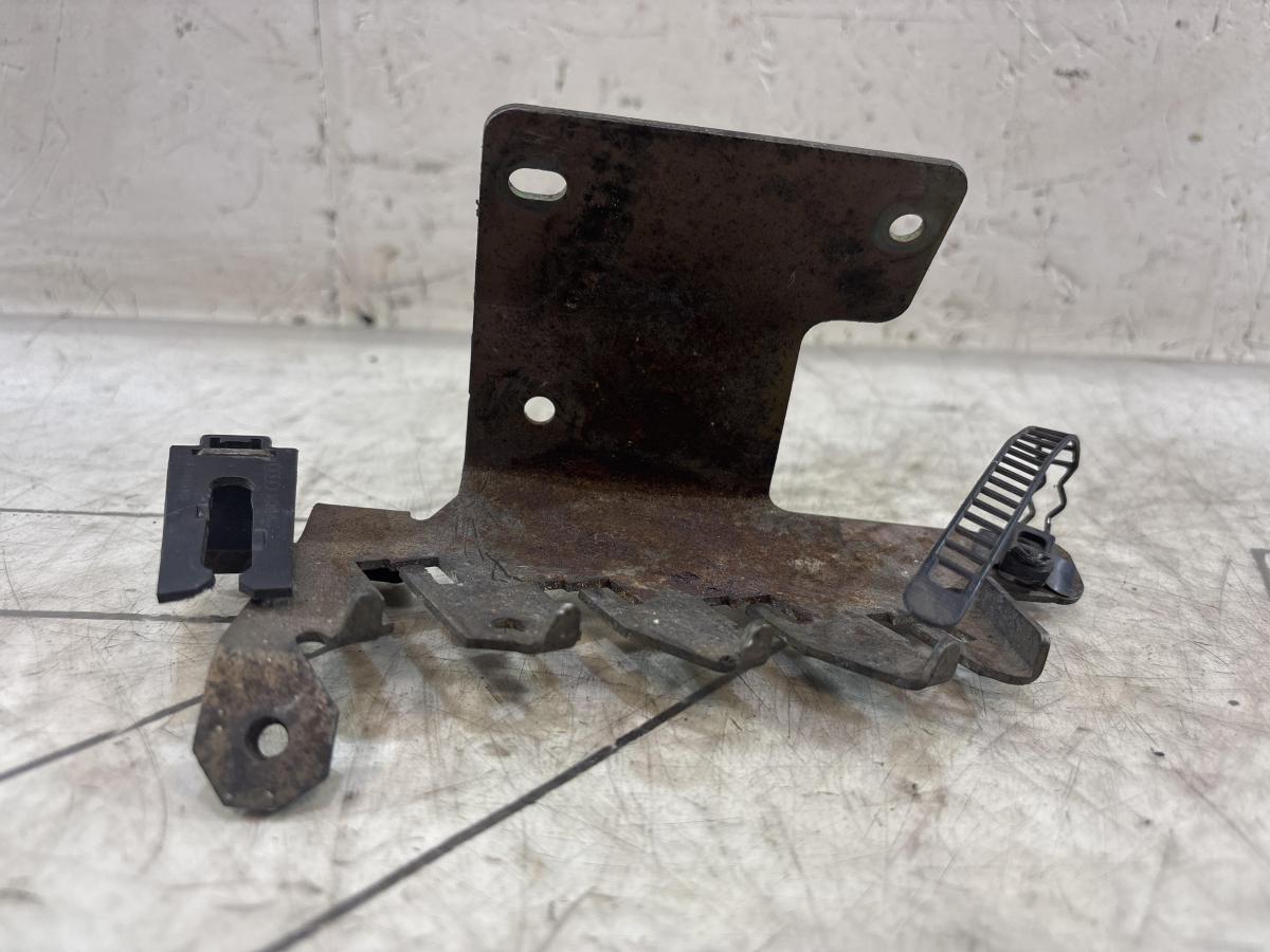 Кронштейн 8G0971845B Audi 80 B4 Cabriolet