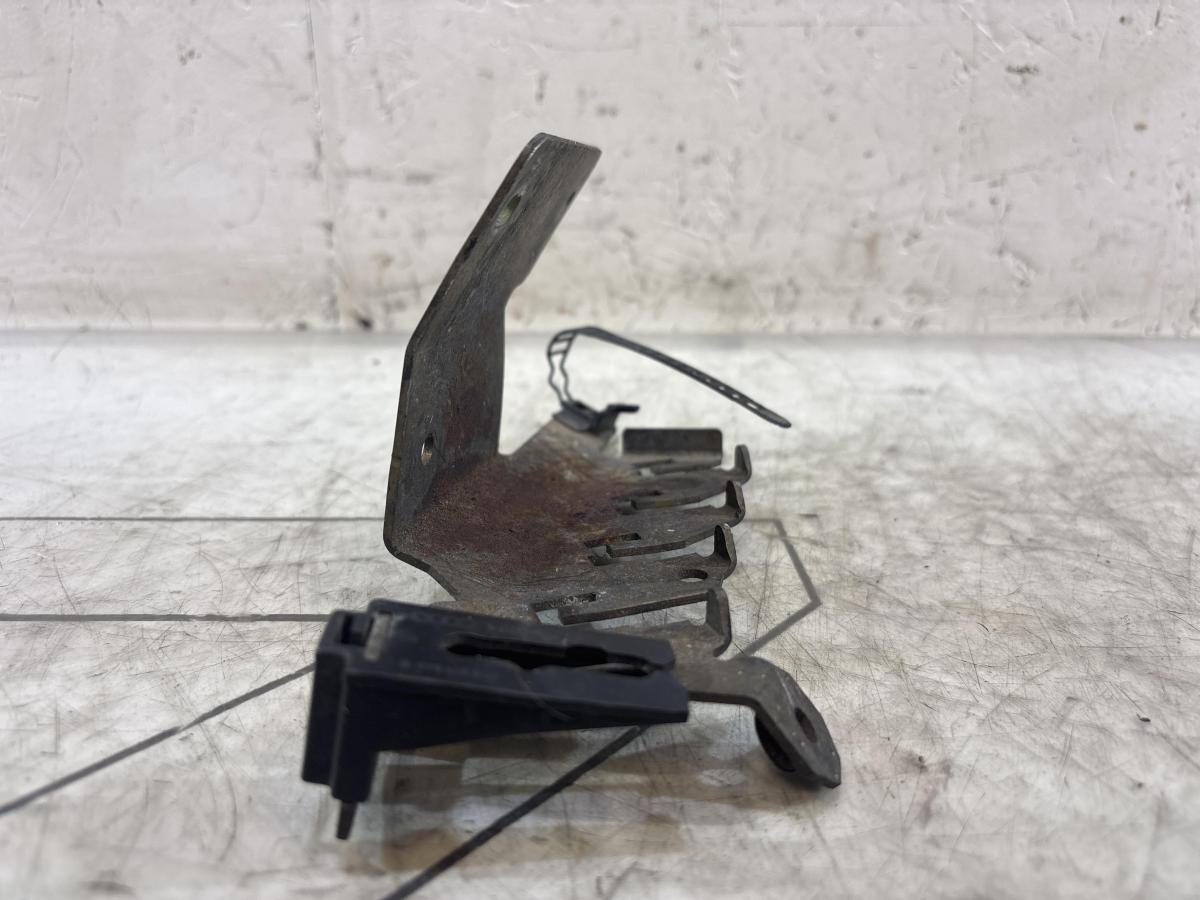 Кронштейн 8G0971845B Audi 80 B4 Cabriolet