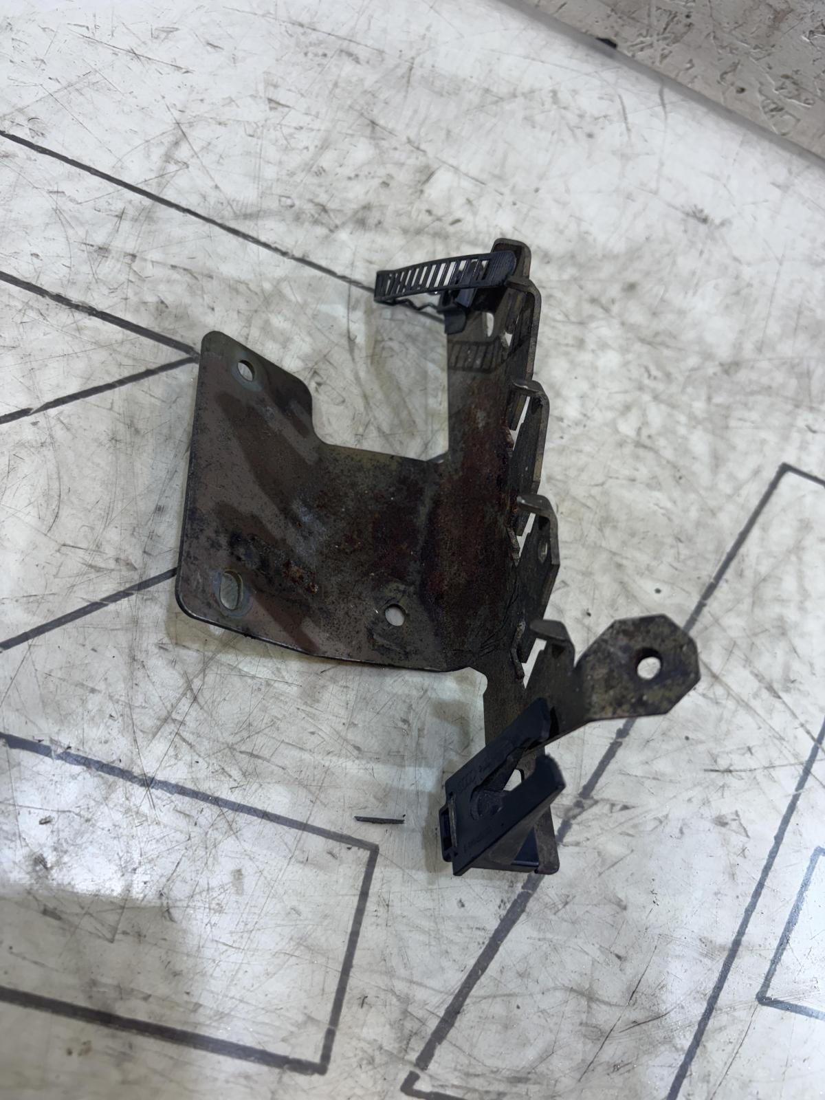 Кронштейн 8G0971845B Audi 80 B4 Cabriolet