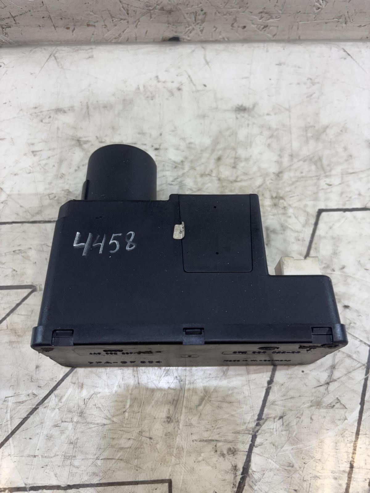 Компрессор центрального замка 4A0862257J Audi A6 C4