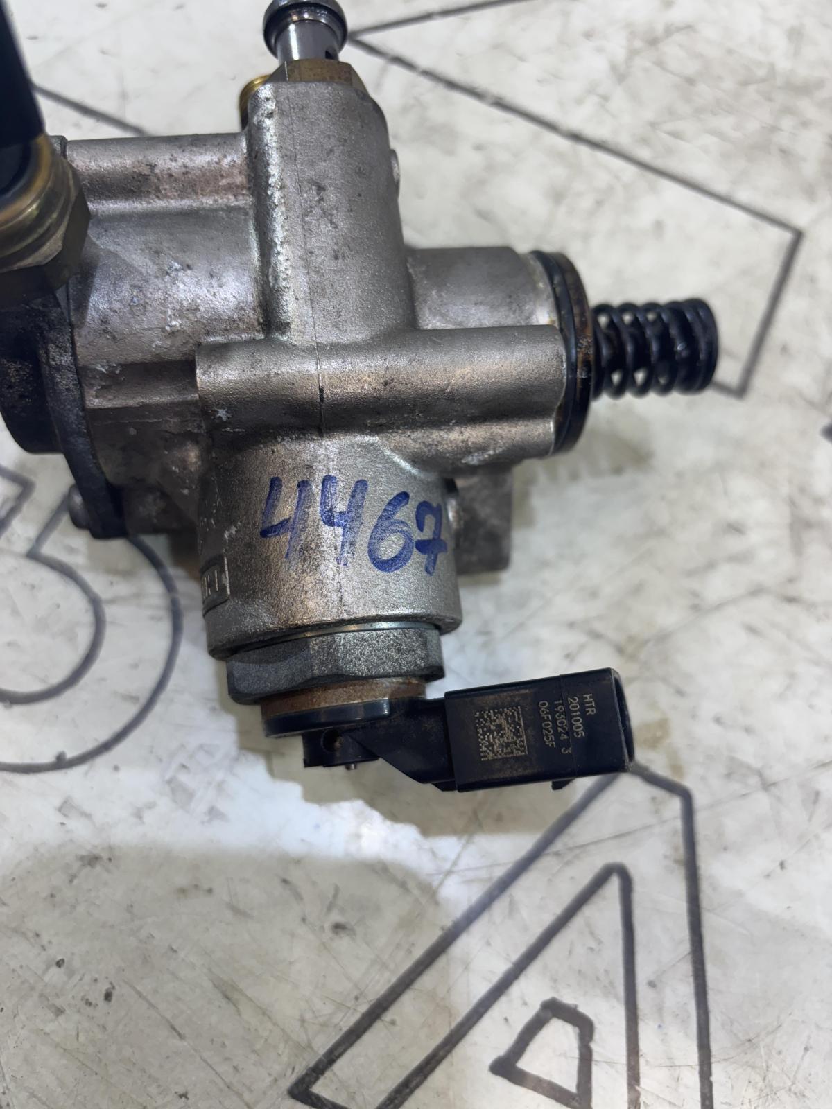 Топливный насос высокого давления 06F127025F 