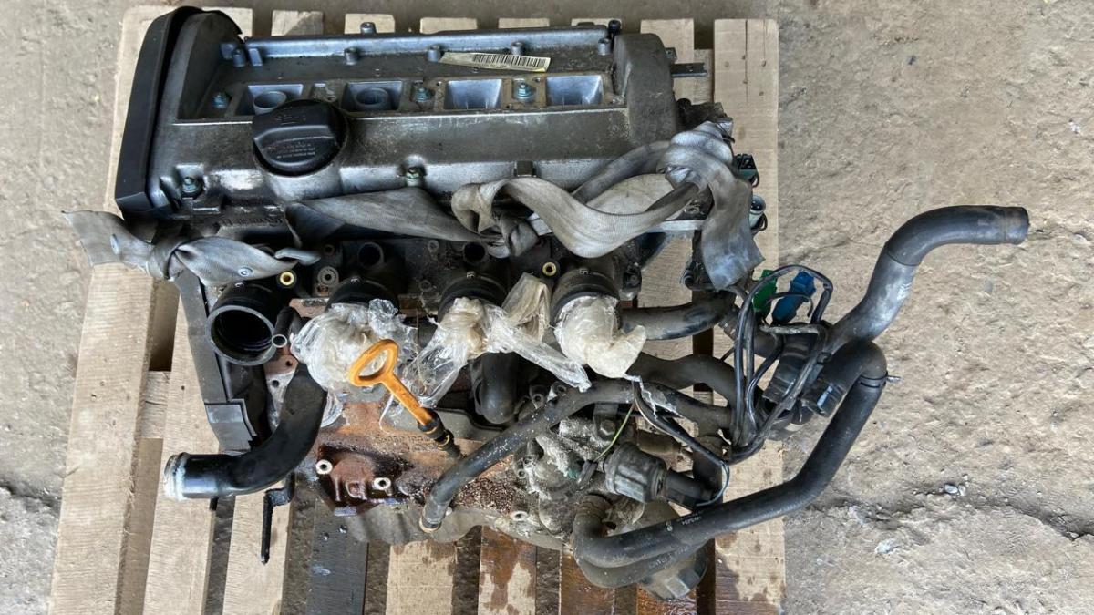 Двигатель ADR 1.8 058100031H Audi A4 B5 / 80 B4